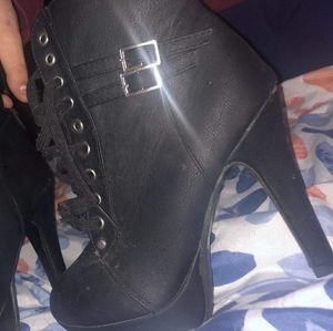 Heel boots